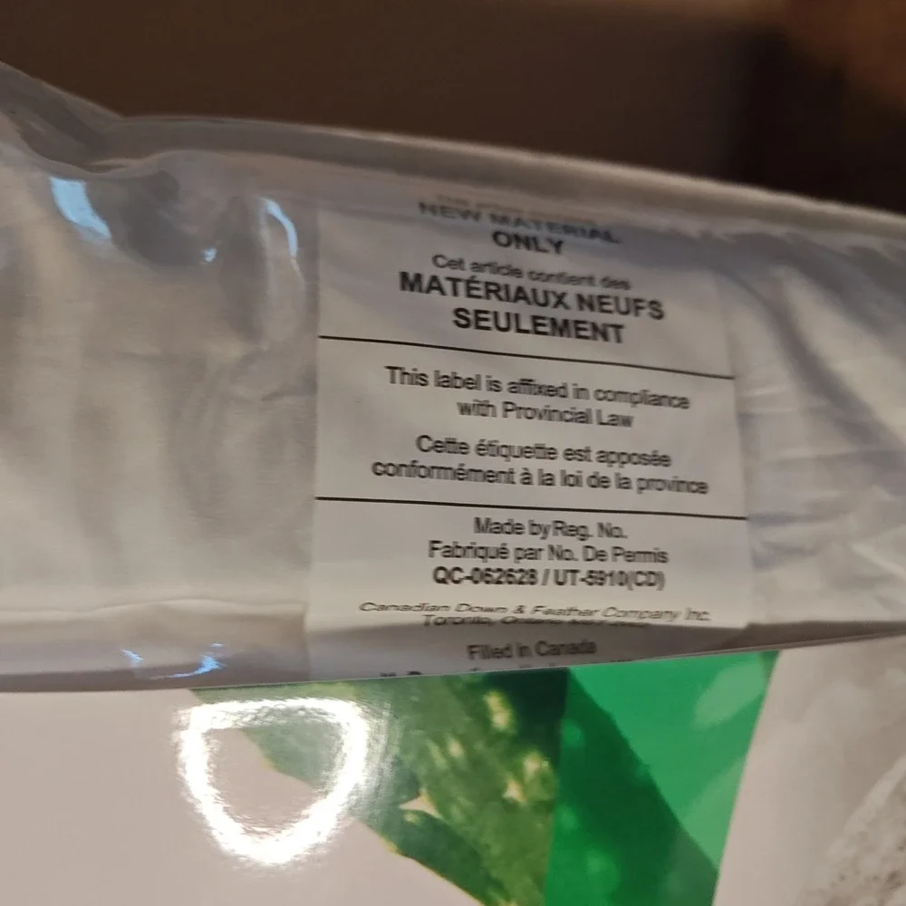 NEW Canadian Down & Feather Company Down Perfect Standard Pillow 20x26 37oz Fill